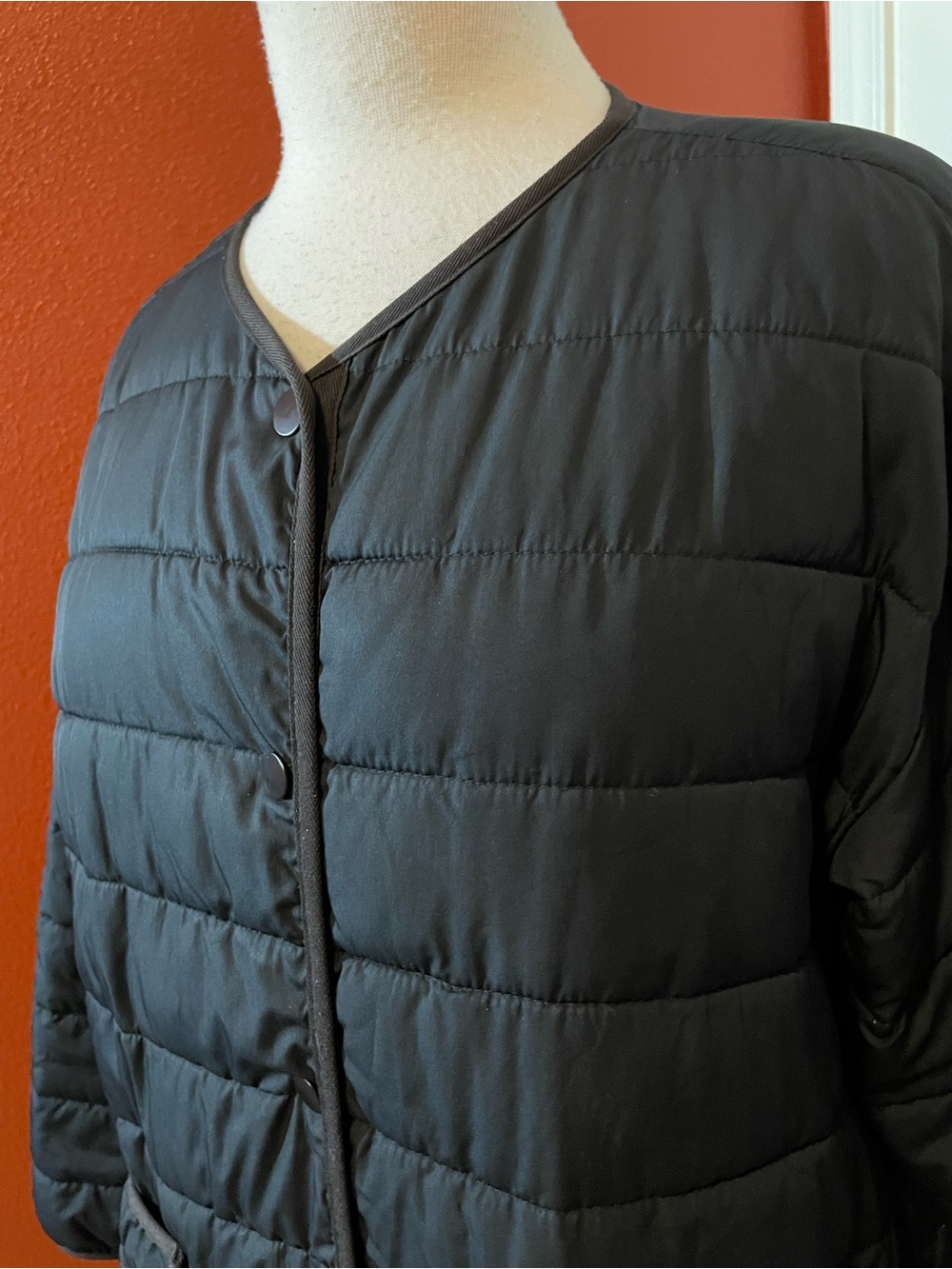 Everlane Women’s ReNew Snap Button Front Black Primaloft Puffer Jacket - Picture 3 of 5